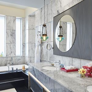 Luxury Room King Bed Bathtub
